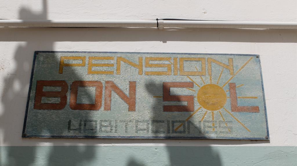 Hostal Bon Sol Sant Ferran de Ses Roques Exterior photo